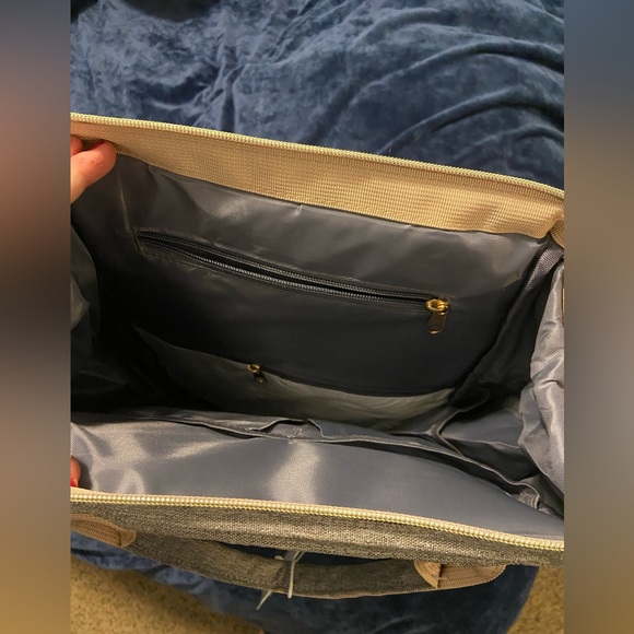 NWT Convertible backpack and diaper bag with bassinet and diaper-changing pad - Picture 8 of 8